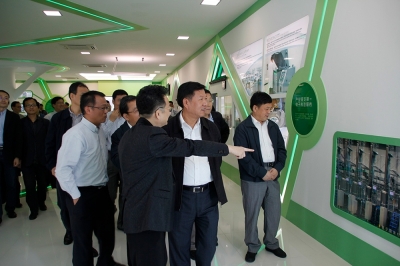 2012年，時任浙江省副省長毛光烈視察天通